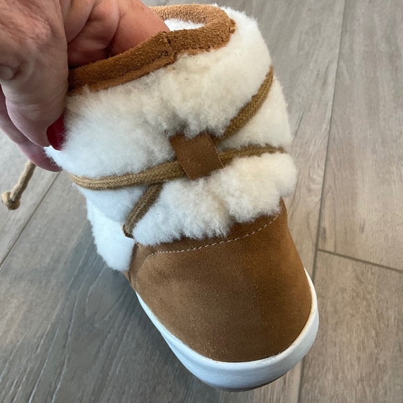 BEEK  Suede Shearling Boots Size 9 NWOT - Picture 8 of 8